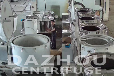 蘭州客戶8臺(tái)定制平板吊袋離心機(jī)加急生產(chǎn)